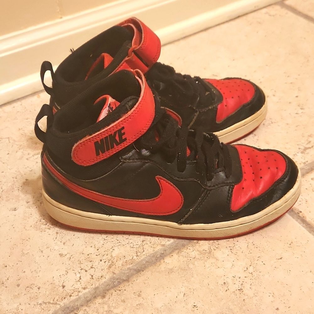 Nike "Court Borough Mid 2" Youth Hi Top Sneakers Red & Black Size 4.5Y